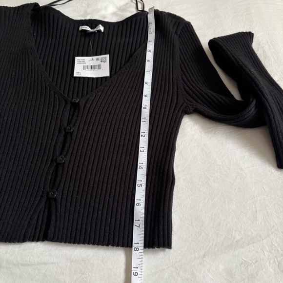 Black Ribbed Button-Up Cardigan - Picture 5 of 7